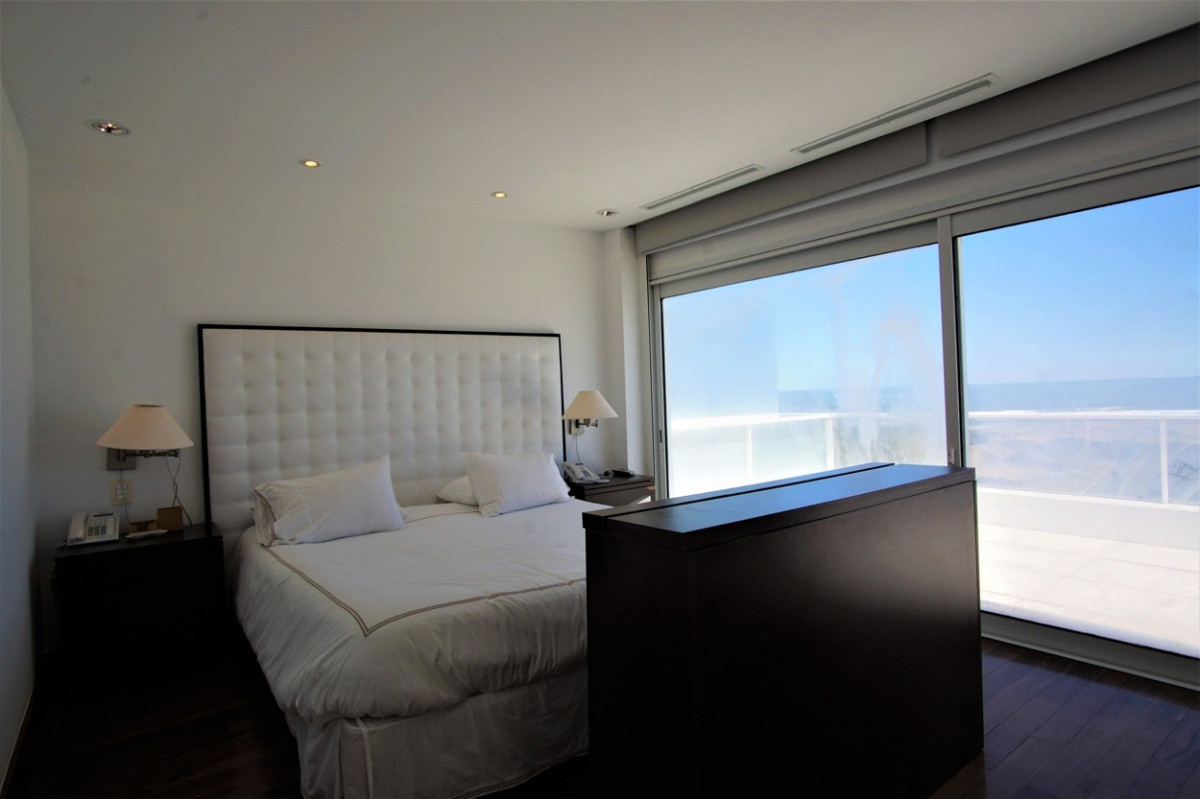 Apartamento ID.552 - Venta espectacular Penthouse Dúplex / 5 Suites y dep. Primera Fila, Rincón del Indio