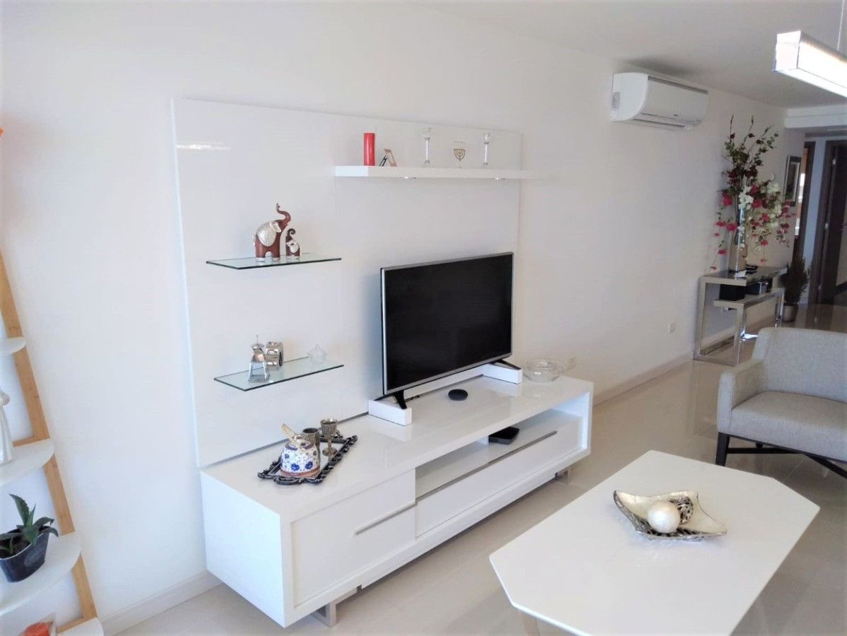 Apartamento ID.561 - Venta, 2 dormitorios en suite, Look Brava, Playa Brava.