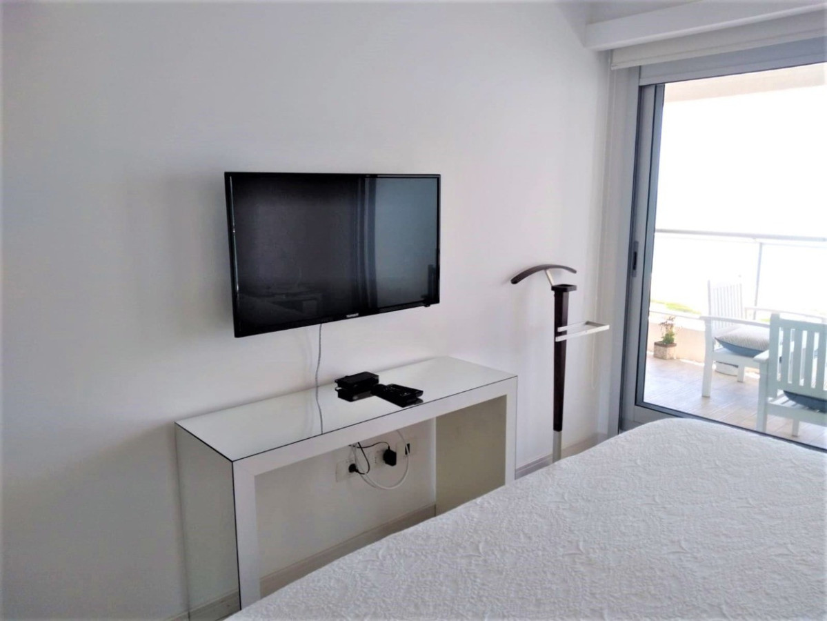 Apartamento ID.561 - Venta, 2 dormitorios en suite, Look Brava, Playa Brava.