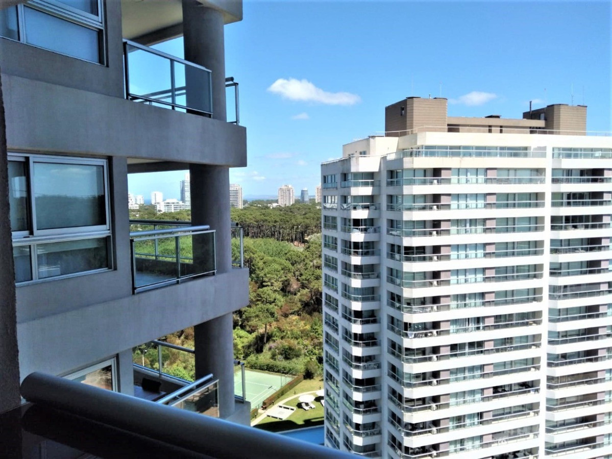 Apartamento ID.561 - Venta, 2 dormitorios en suite, Look Brava, Playa Brava.