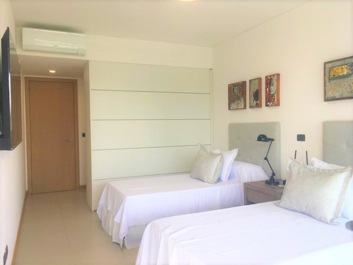 Apartamento ID.571 - Venta, 3 dormitorios en suite y dep, Tiburón Terrazas Barra, Playa Brava.