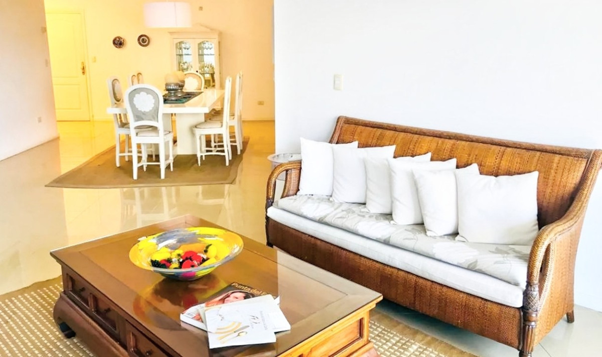 Apartamento ID.591 - Moderno apartamento de 3 Dormitorios y dep. Sol y Luna, Playa Brava, Punta del Este.