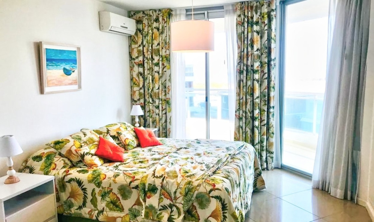 Apartamento ID.591 - Moderno apartamento de 3 Dormitorios y dep. Sol y Luna, Playa Brava, Punta del Este.