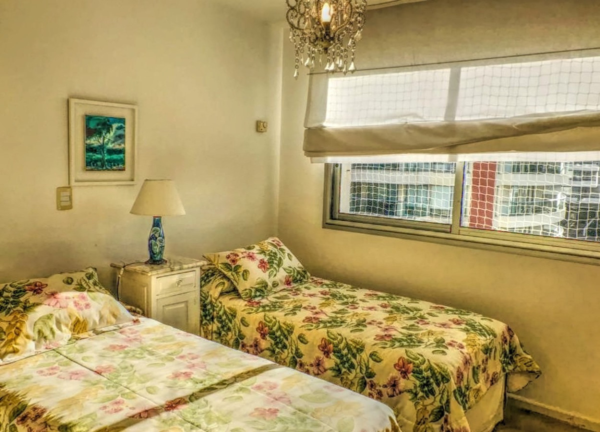 Apartamento ID.591 - Moderno apartamento de 3 Dormitorios y dep. Sol y Luna, Playa Brava, Punta del Este.