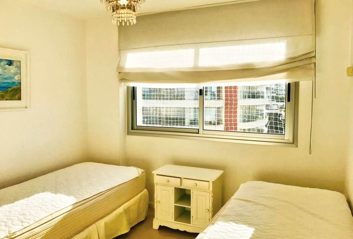 Apartamento ID.591 - Moderno apartamento de 3 Dormitorios y dep. Sol y Luna, Playa Brava, Punta del Este.