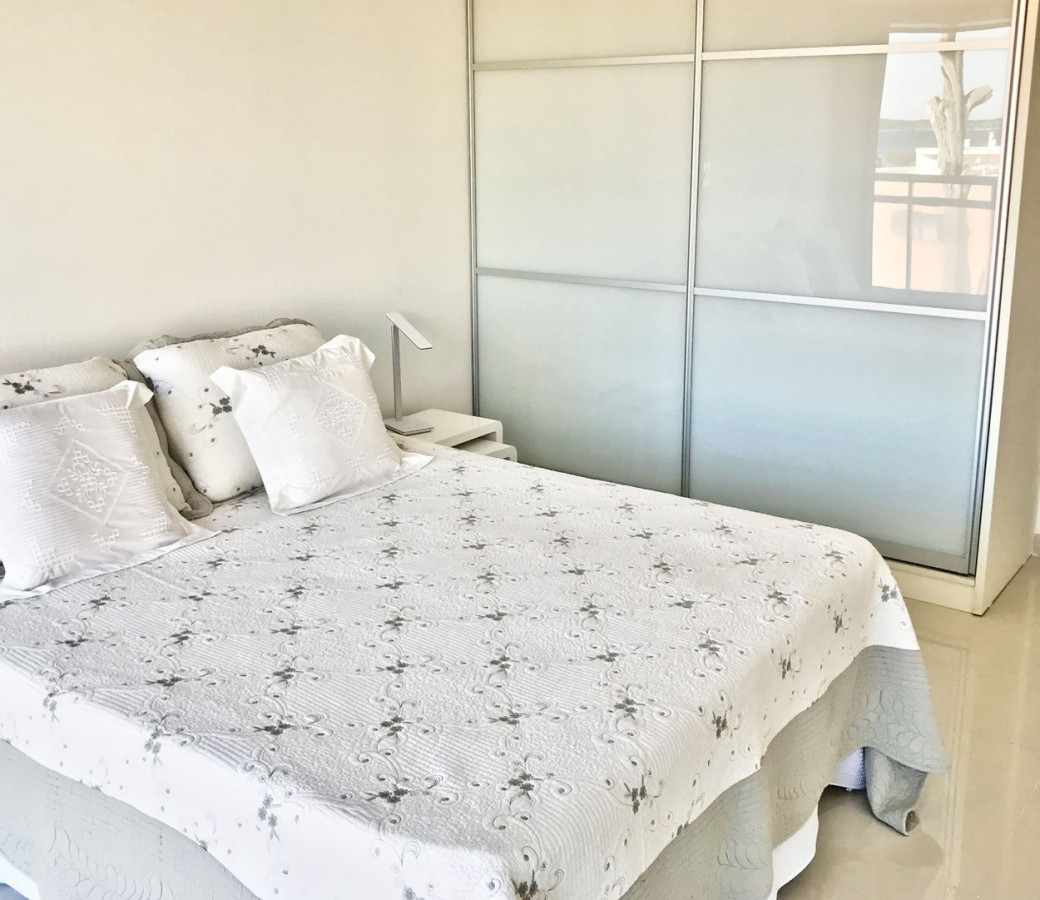 Apartamento ID.592 - Amplio y cómodo apartamento 3 suites + dep. Sunrise Tower, Playa Mansa, Punta del Este