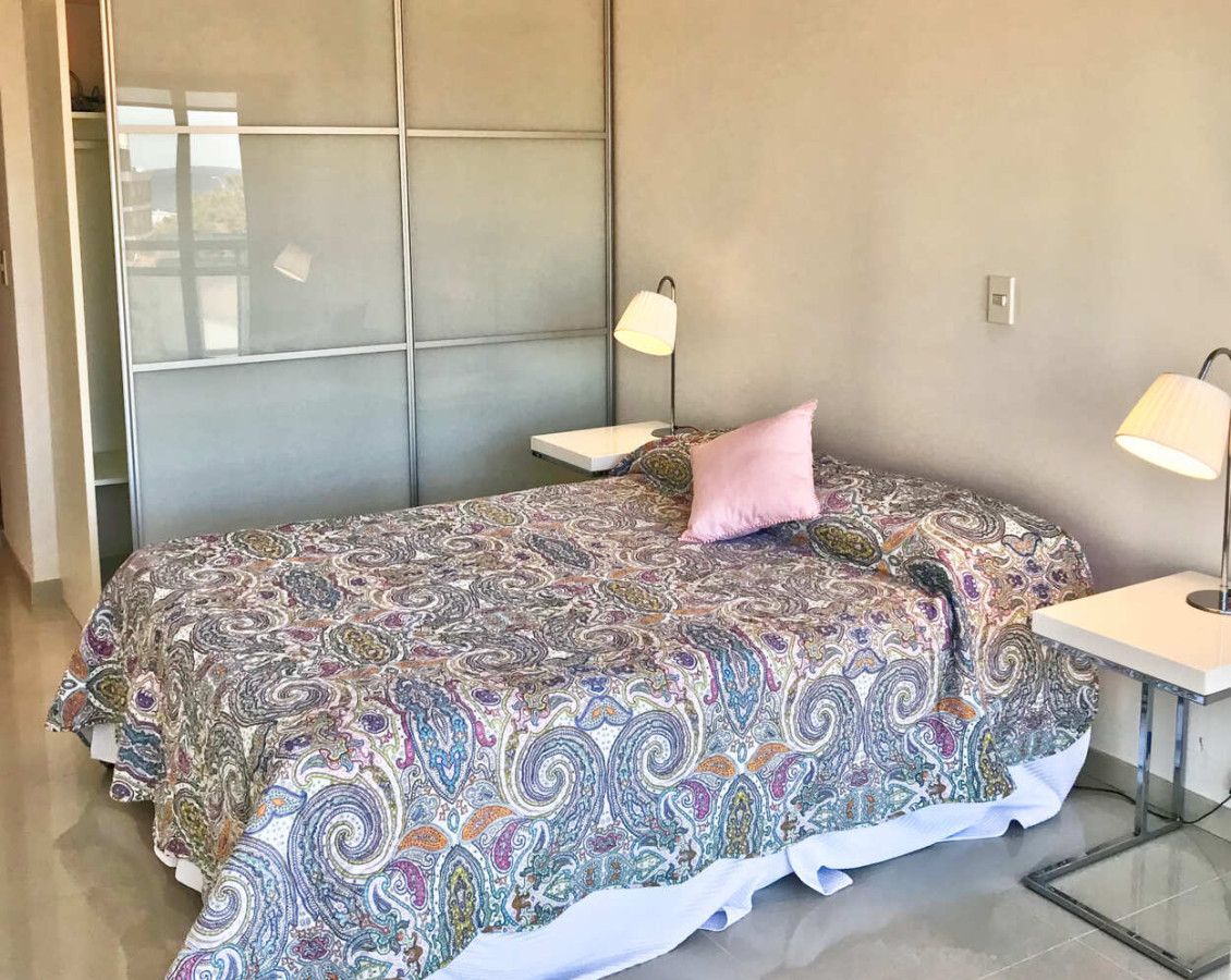 Apartamento ID.592 - Amplio y cómodo apartamento 3 suites + dep. Sunrise Tower, Playa Mansa, Punta del Este