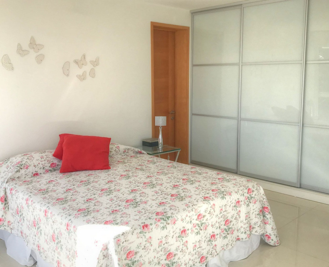 Apartamento ID.592 - Amplio y cómodo apartamento 3 suites + dep. Sunrise Tower, Playa Mansa, Punta del Este