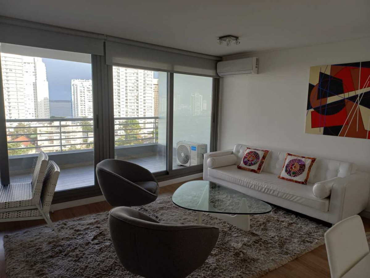 Apartamento ID.594 - Amplio apartamento dos dormitorios en suite, Alexander Boulevard, Punta del Este.