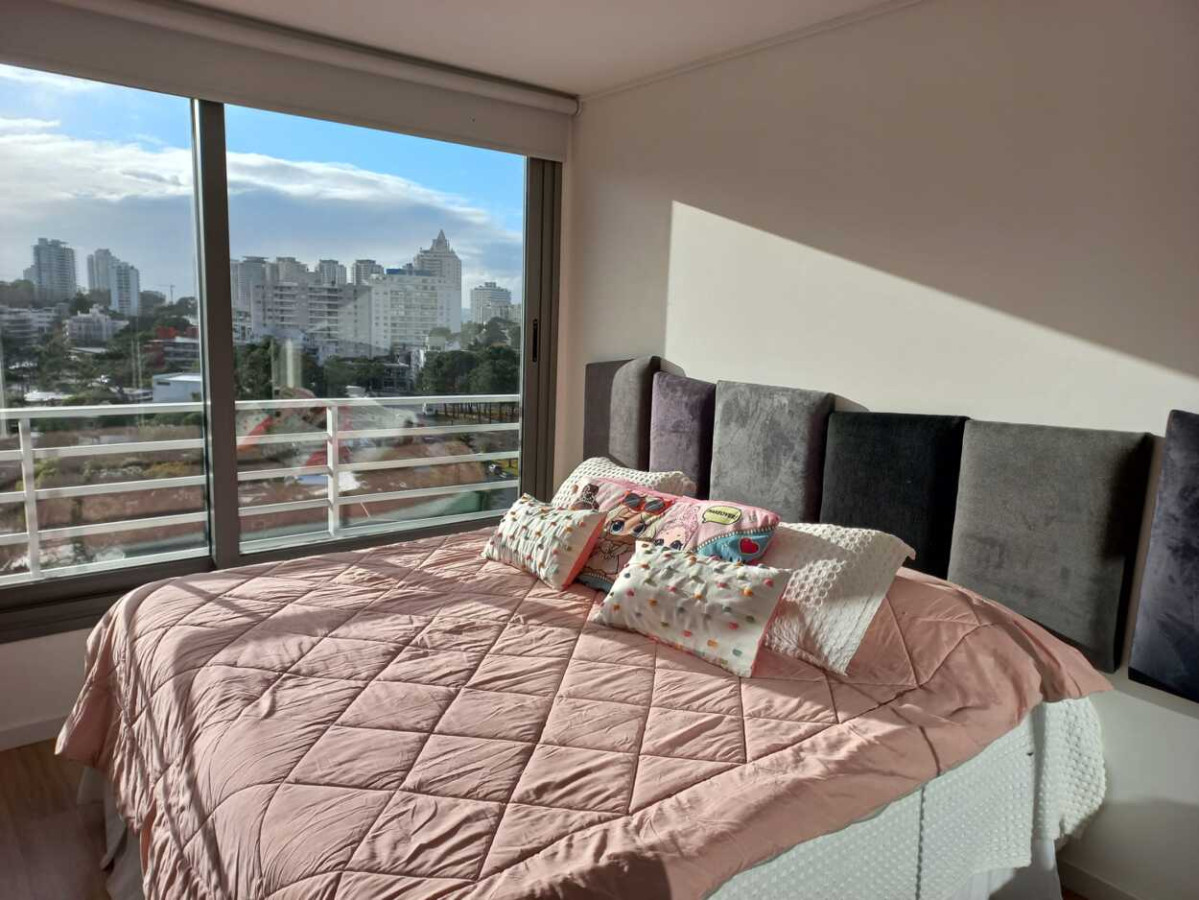 Apartamento ID.594 - Amplio apartamento dos dormitorios en suite, Alexander Boulevard, Punta del Este.