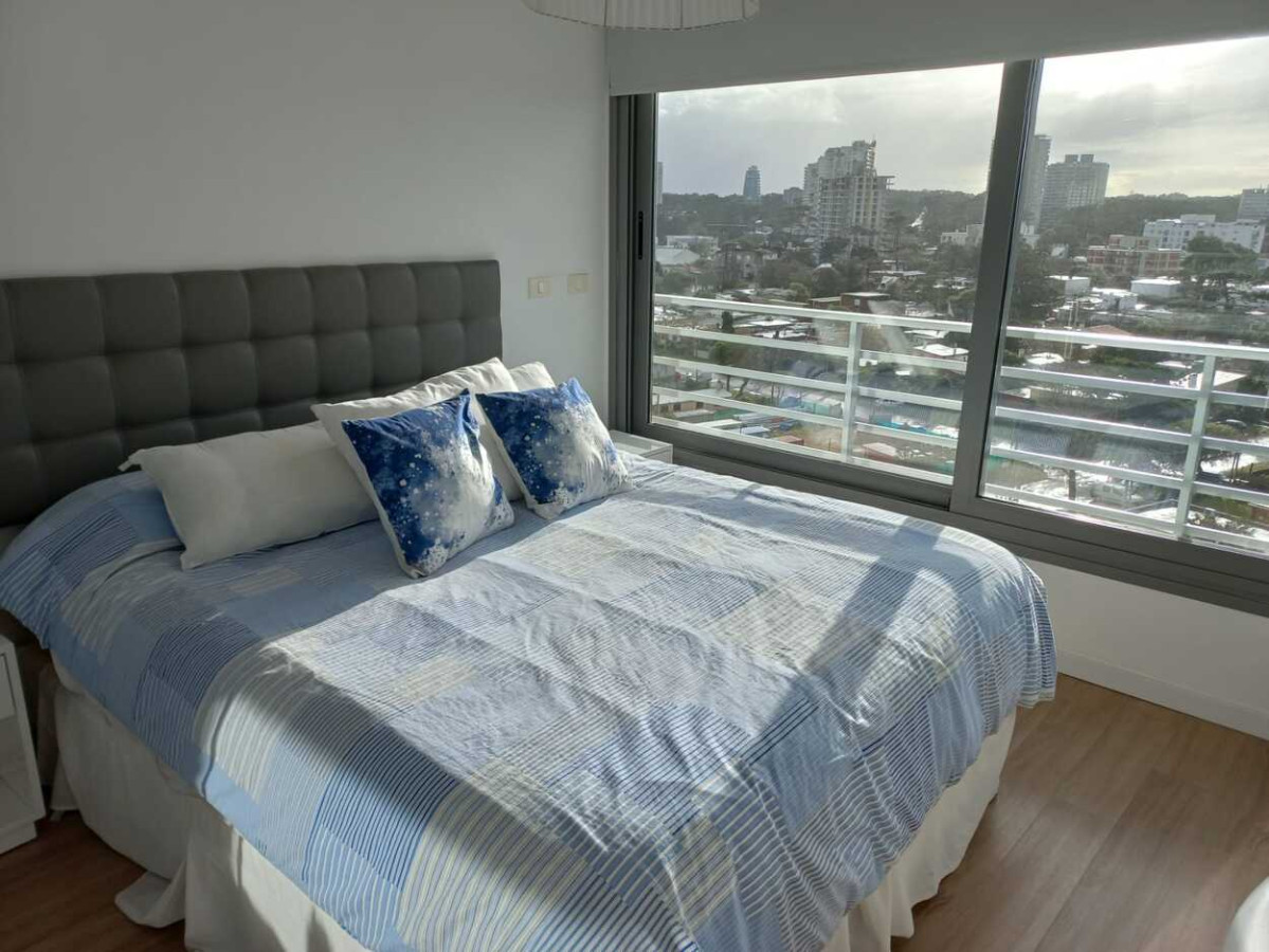 Apartamento ID.594 - Amplio apartamento dos dormitorios en suite, Alexander Boulevard, Punta del Este.