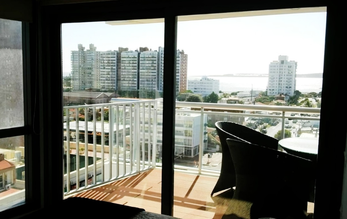 Apartamento ID.597 - Amplio apartamento 2 suites, vista al mar, Torre Onix, Punta del Este.