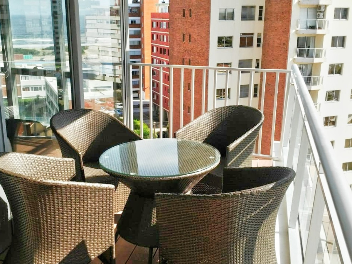 Apartamento ID.597 - Amplio apartamento 2 suites, vista al mar, Torre Onix, Punta del Este.