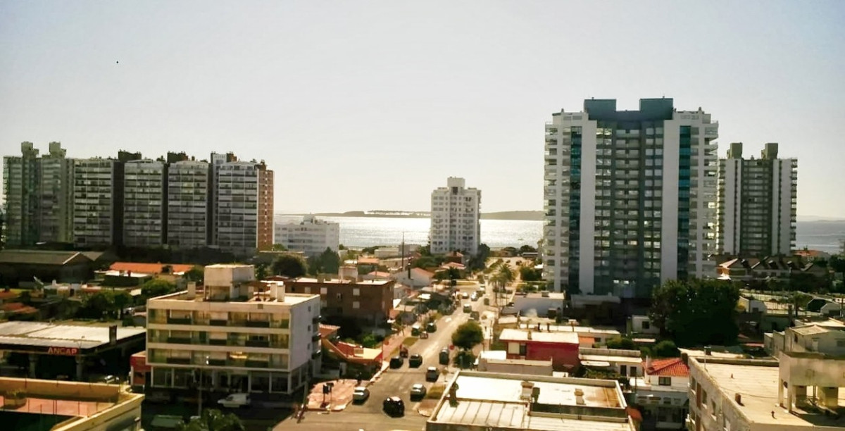 Apartamento ID.597 - Amplio apartamento 2 suites, vista al mar, Torre Onix, Punta del Este.