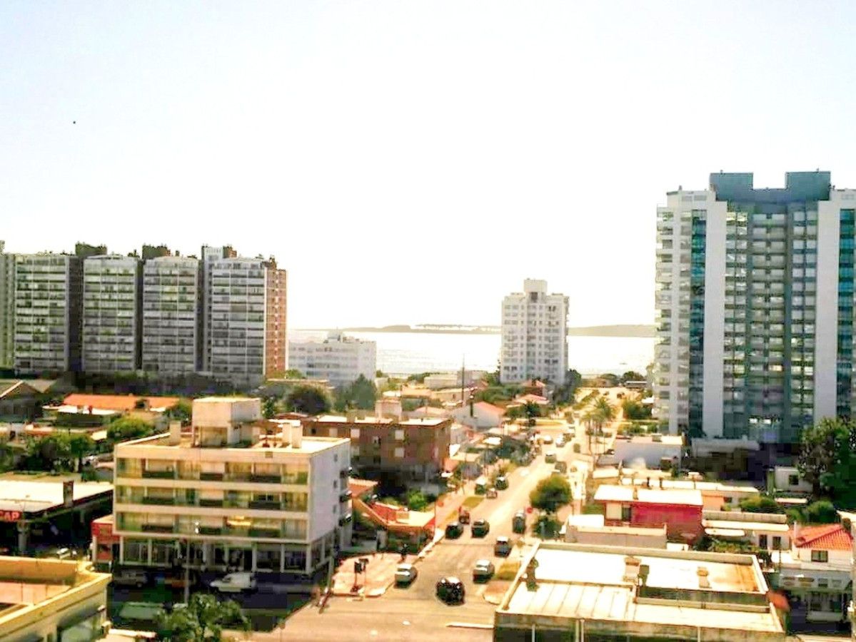 Apartamento ID.597 - Amplio apartamento 2 suites, vista al mar, Torre Onix, Punta del Este.