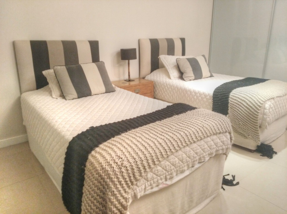 Apartamento ID.629 - Apartamento, 3 dormitorios + dep, 1era línea de mar, Rincon del Indio, Punta del Este