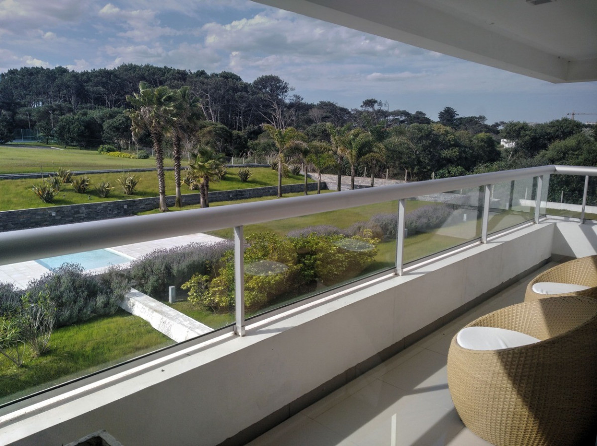 Apartamento ID.629 - Apartamento, 3 dormitorios + dep, 1era línea de mar, Rincon del Indio, Punta del Este