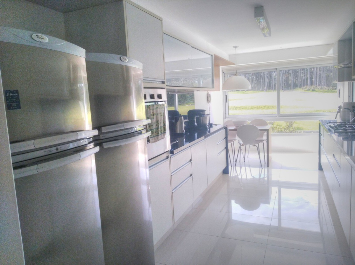 Apartamento ID.629 - Apartamento, 3 dormitorios + dep, 1era línea de mar, Rincon del Indio, Punta del Este