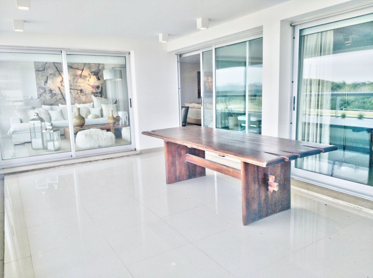 Apartamento ID.629 - Apartamento, 3 dormitorios + dep, 1era línea de mar, Rincon del Indio, Punta del Este