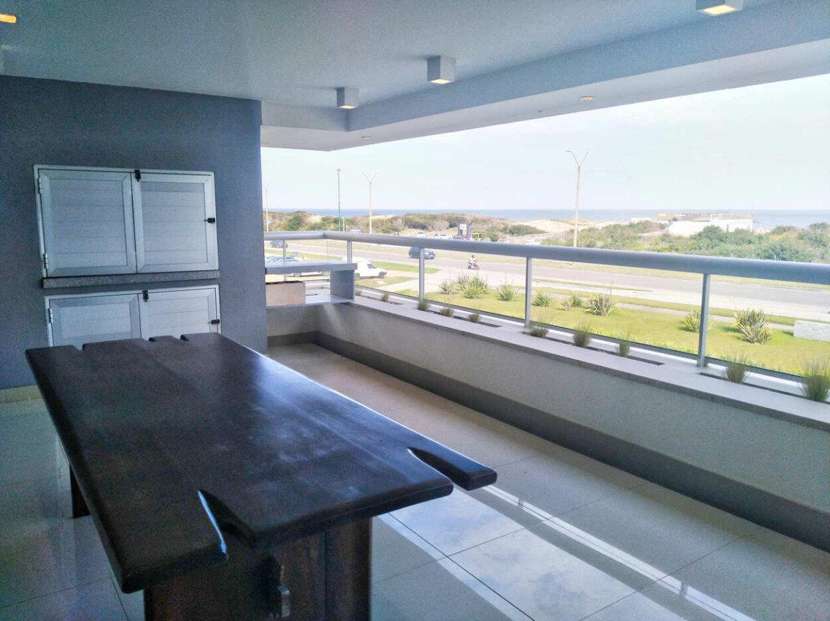 Apartamento ID.629 - Apartamento, 3 dormitorios + dep, 1era línea de mar, Rincon del Indio, Punta del Este