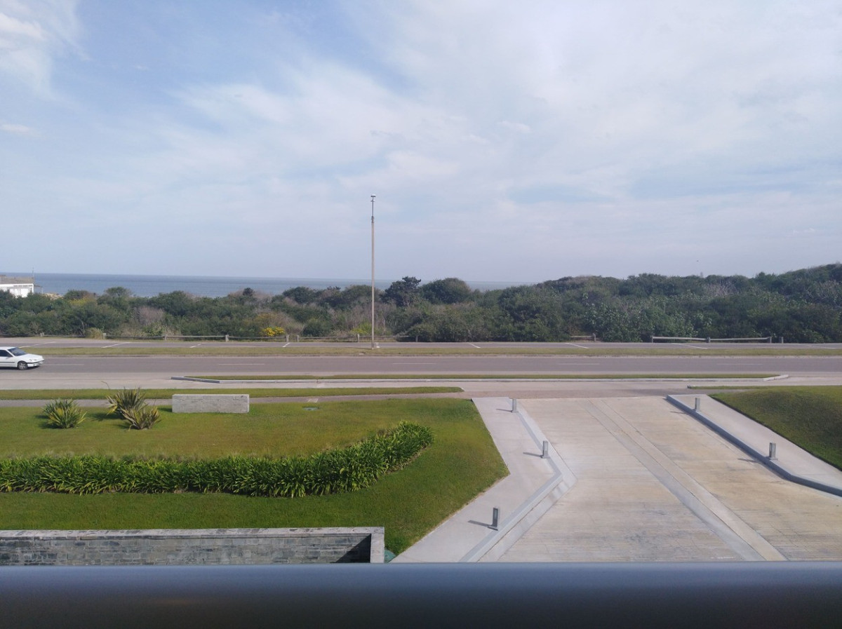 Apartamento ID.629 - Apartamento, 3 dormitorios + dep, 1era línea de mar, Rincon del Indio, Punta del Este