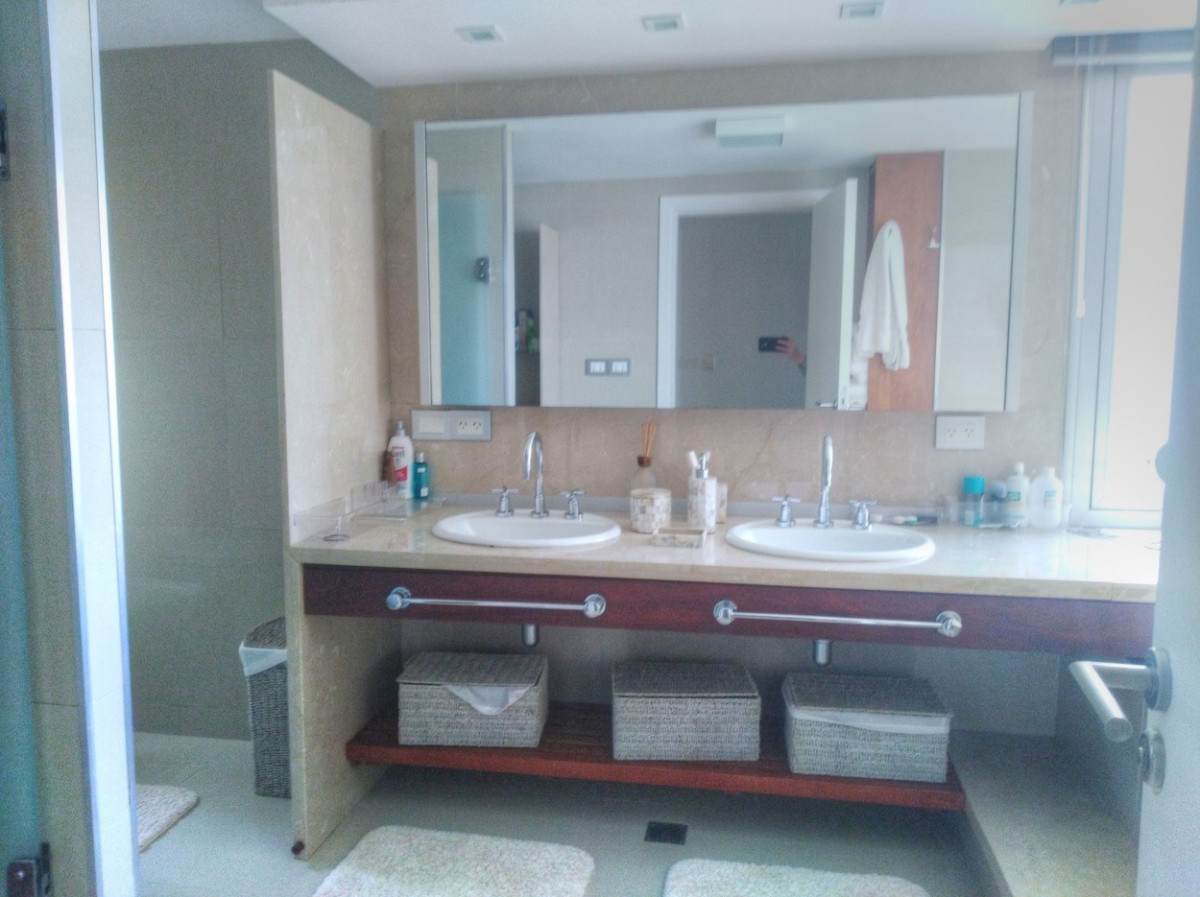 Apartamento ID.629 - Apartamento, 3 dormitorios + dep, 1era línea de mar, Rincon del Indio, Punta del Este