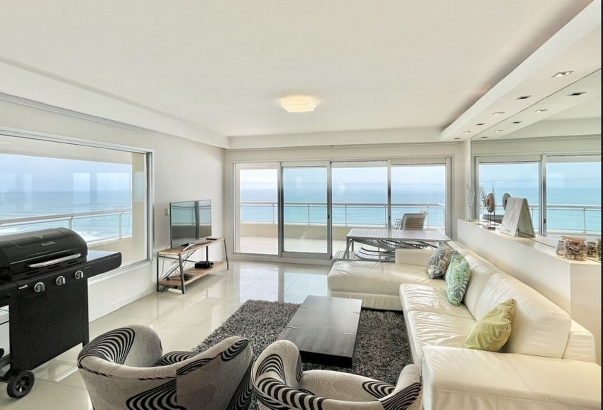 Apartamento ID.631 - Apartamento Primera Linea, 3 suites y dependencia, Torre Lobos, Punta del Este.