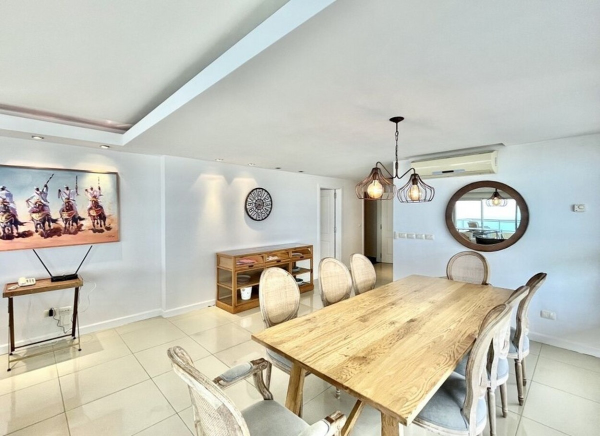 Apartamento ID.631 - Apartamento Primera Linea, 3 suites y dependencia, Torre Lobos, Punta del Este.