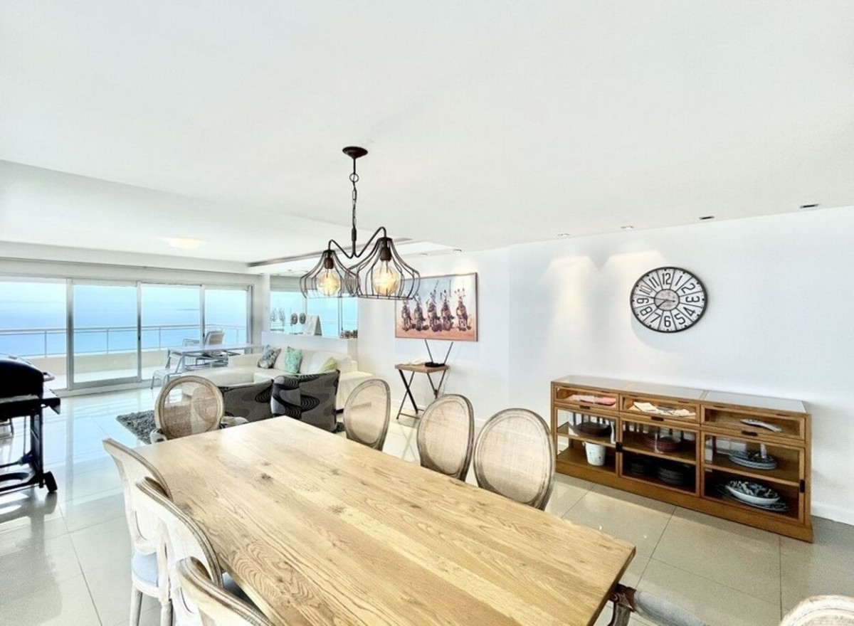 Apartamento ID.631 - Apartamento Primera Linea, 3 suites y dependencia, Torre Lobos, Punta del Este.