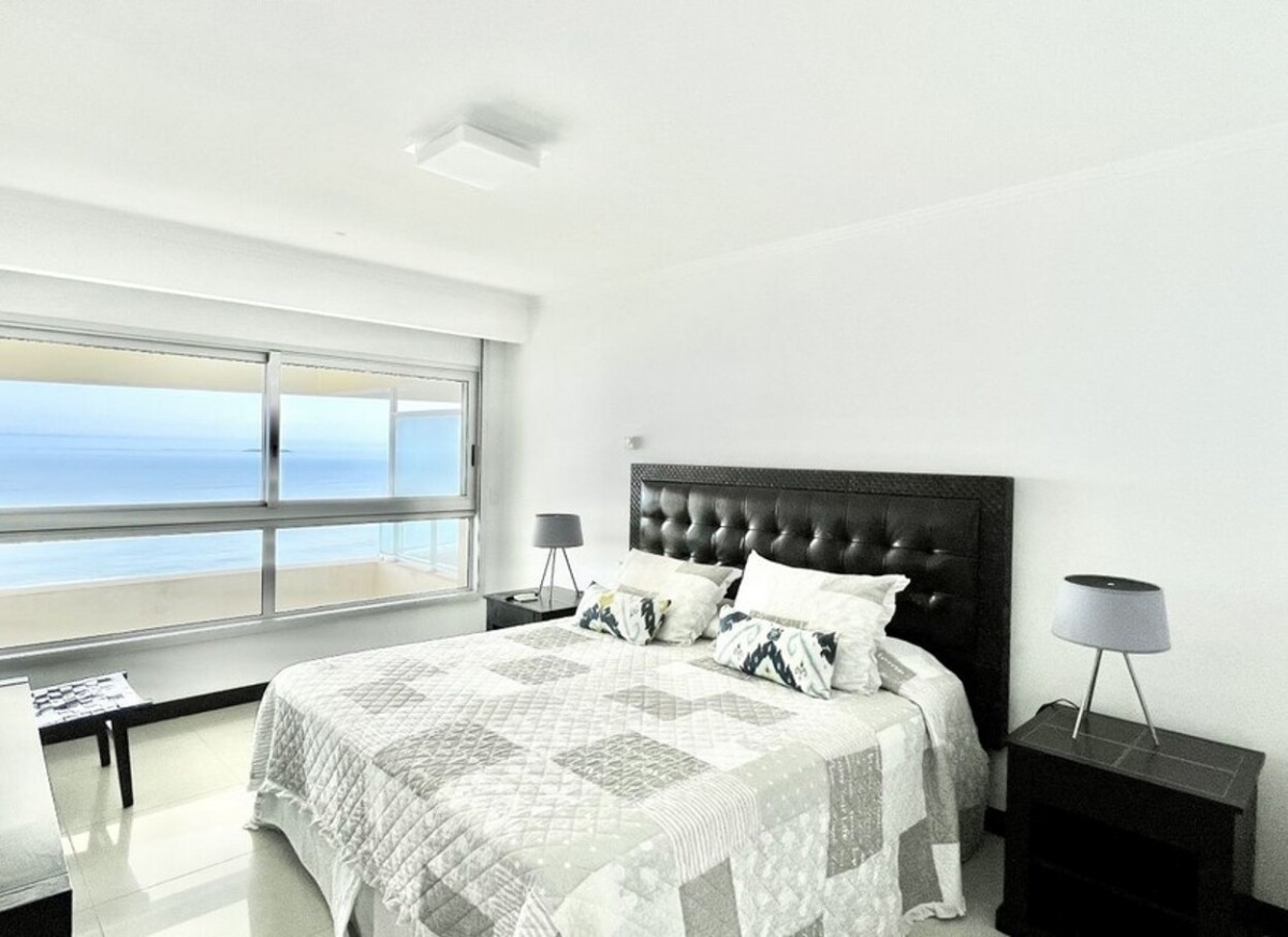 Apartamento ID.631 - Apartamento Primera Linea, 3 suites y dependencia, Torre Lobos, Punta del Este.