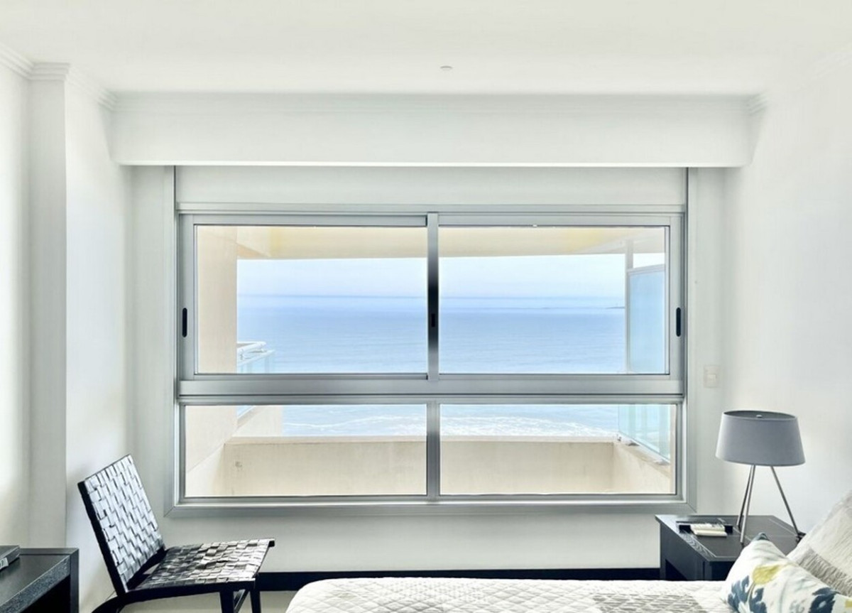 Apartamento ID.631 - Apartamento Primera Linea, 3 suites y dependencia, Torre Lobos, Punta del Este.