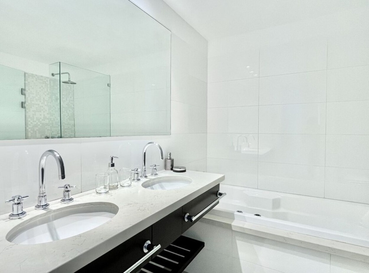 Apartamento ID.631 - Apartamento Primera Linea, 3 suites y dependencia, Torre Lobos, Punta del Este.