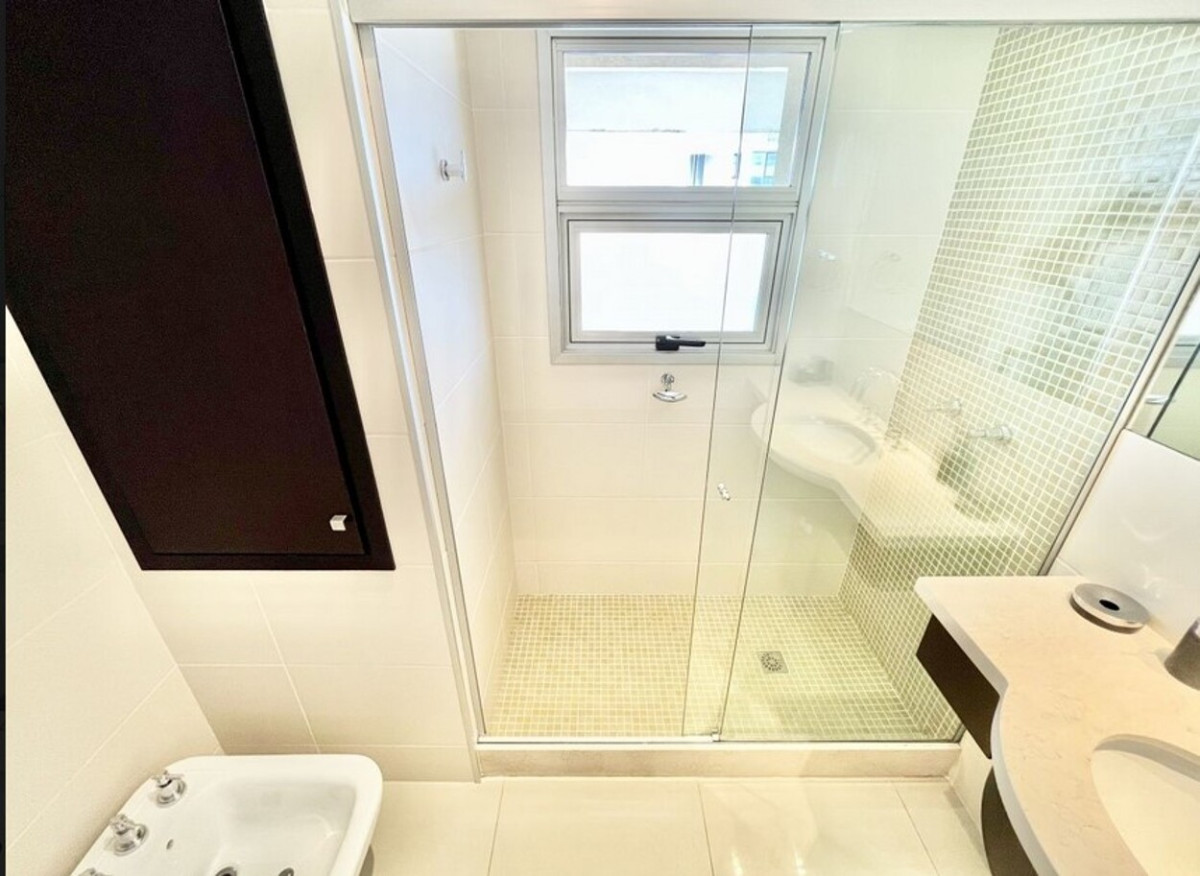 Apartamento ID.631 - Apartamento Primera Linea, 3 suites y dependencia, Torre Lobos, Punta del Este.