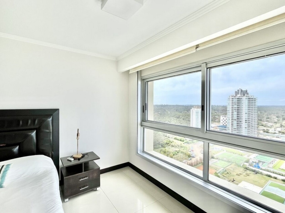 Apartamento ID.631 - Apartamento Primera Linea, 3 suites y dependencia, Torre Lobos, Punta del Este.