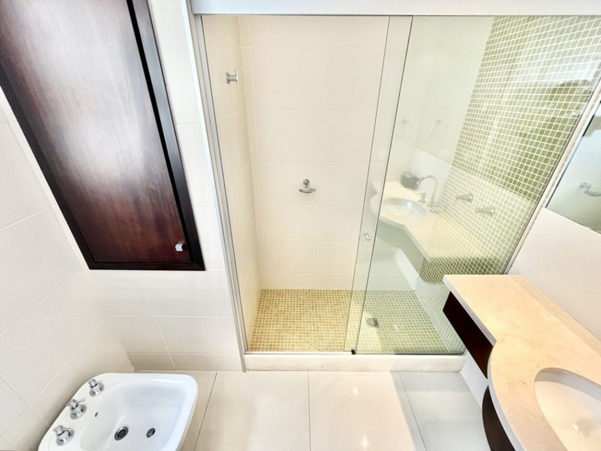 Apartamento ID.631 - Apartamento Primera Linea, 3 suites y dependencia, Torre Lobos, Punta del Este.