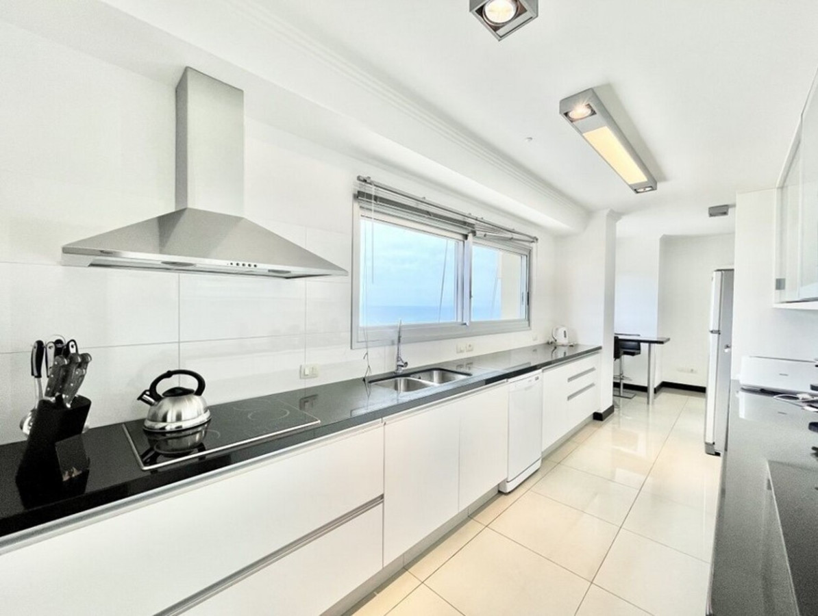 Apartamento ID.631 - Apartamento Primera Linea, 3 suites y dependencia, Torre Lobos, Punta del Este.