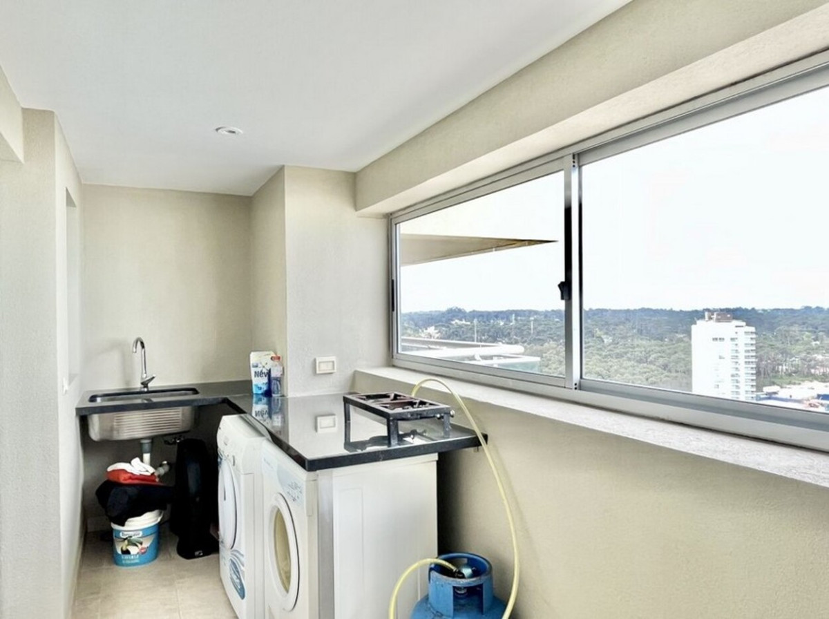 Apartamento ID.631 - Apartamento Primera Linea, 3 suites y dependencia, Torre Lobos, Punta del Este.