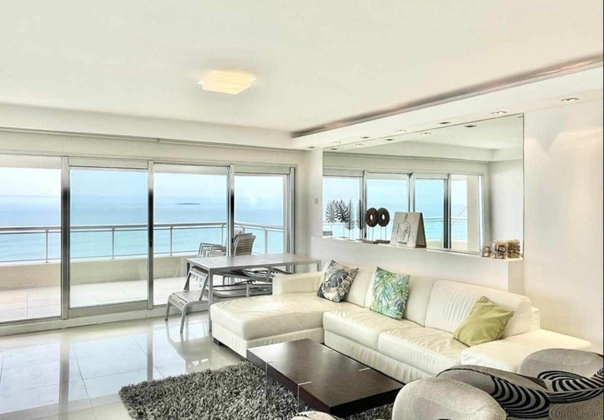 Apartamento ID.631 - Apartamento Primera Linea, 3 suites y dependencia, Torre Lobos, Punta del Este.