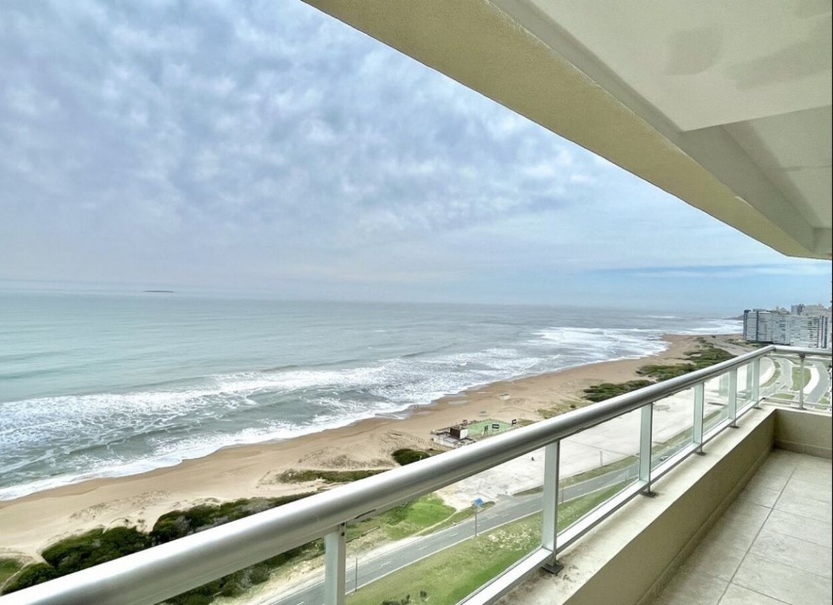 Apartamento ID.631 - Apartamento Primera Linea, 3 suites y dependencia, Torre Lobos, Punta del Este.