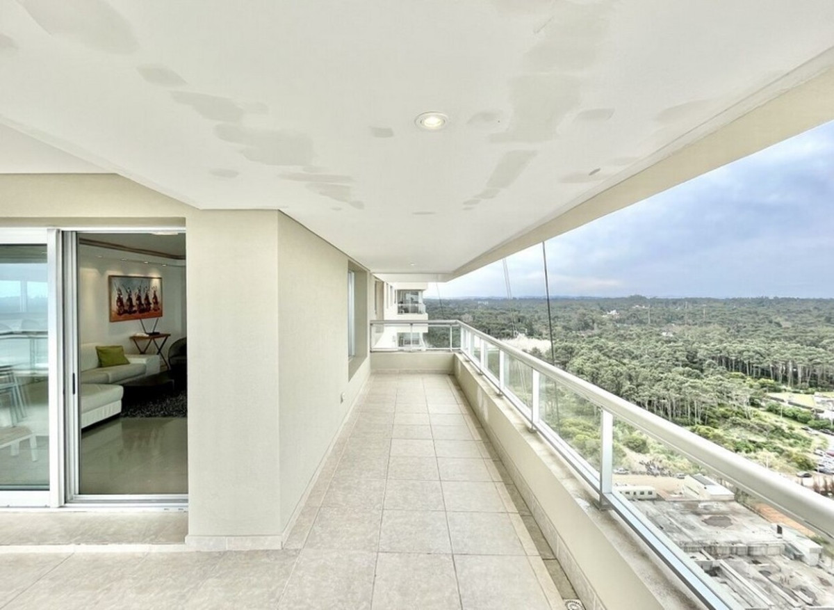 Apartamento ID.631 - Apartamento Primera Linea, 3 suites y dependencia, Torre Lobos, Punta del Este.