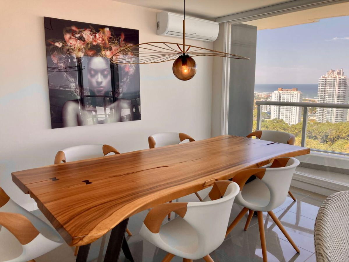 Apartamento ID.645 - Espléndido y Luminoso Apartamento, Vista al Mar, Torre ONE, Punta del Este