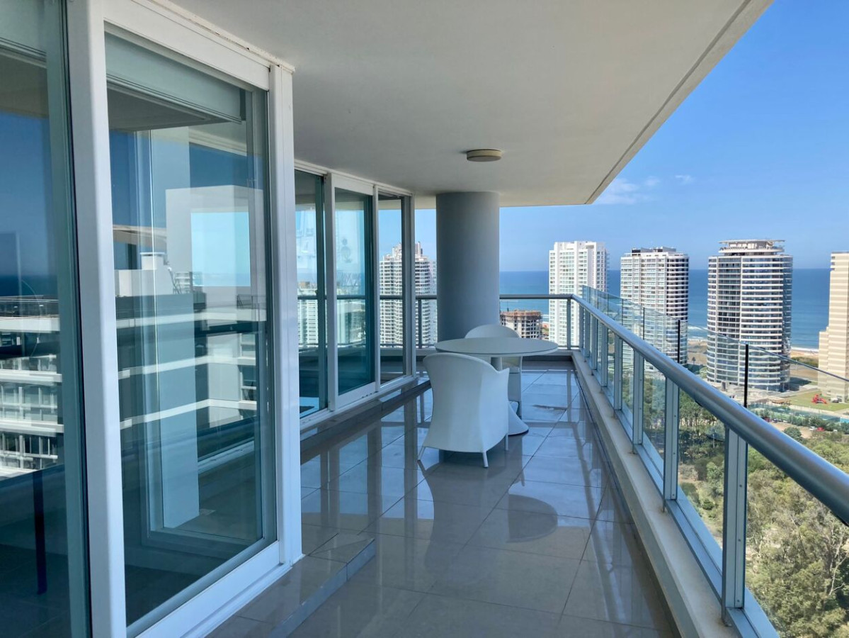 Apartamento ID.645 - Espléndido y Luminoso Apartamento, Vista al Mar, Torre ONE, Punta del Este