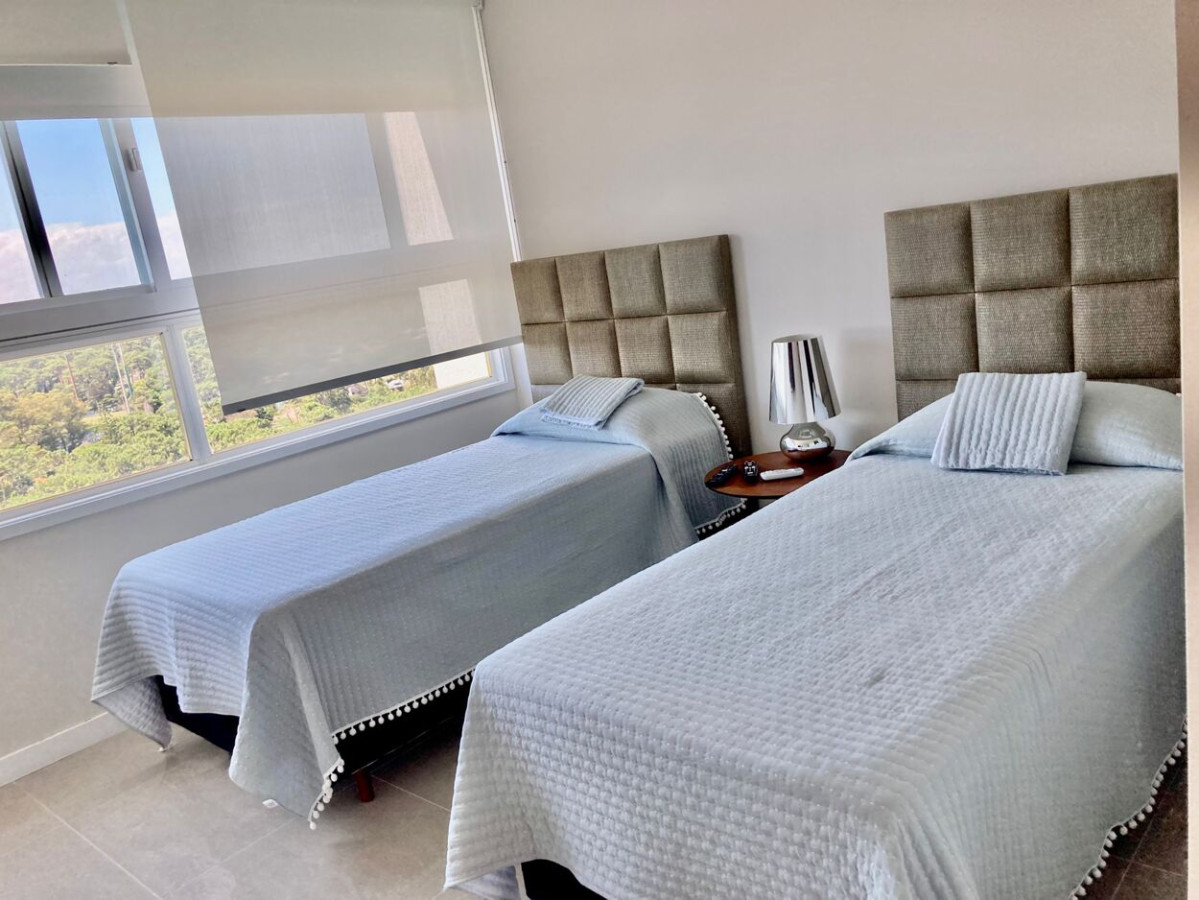 Apartamento ID.645 - Espléndido y Luminoso Apartamento, Vista al Mar, Torre ONE, Punta del Este