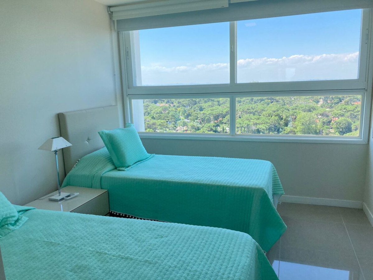 Apartamento ID.645 - Espléndido y Luminoso Apartamento, Vista al Mar, Torre ONE, Punta del Este