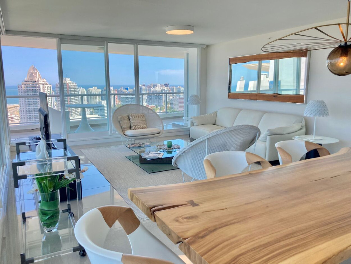 Apartamento ID.645 - Espléndido y Luminoso Apartamento, Vista al Mar, Torre ONE, Punta del Este