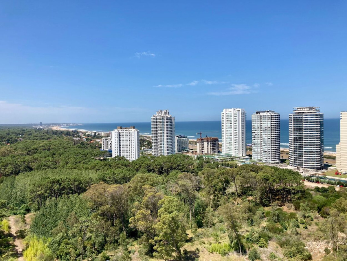 Apartamento ID.645 - Espléndido y Luminoso Apartamento, Vista al Mar, Torre ONE, Punta del Este