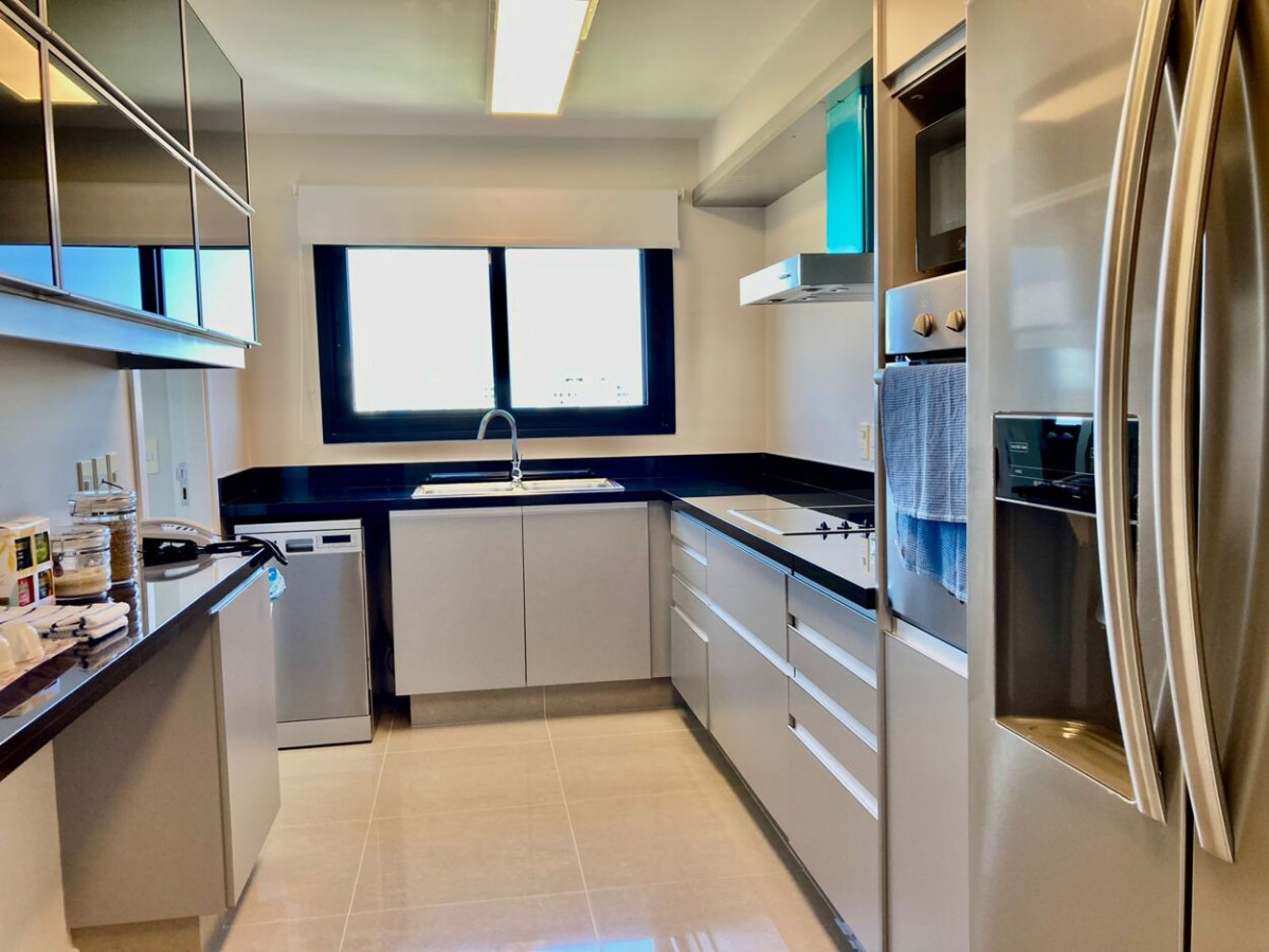 Apartamento ID.645 - Espléndido y Luminoso Apartamento, Vista al Mar, Torre ONE, Punta del Este