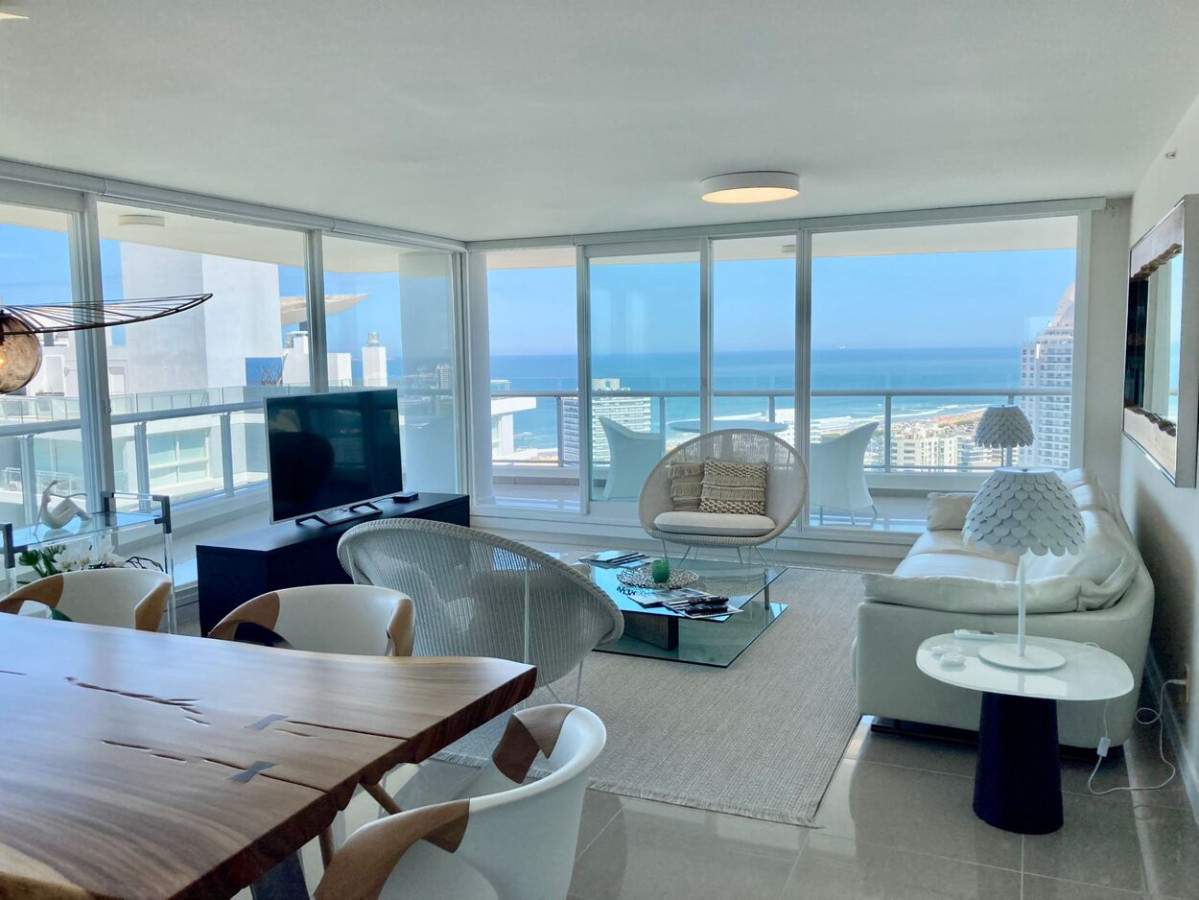 Apartamento ID.645 - Espléndido y Luminoso Apartamento, Vista al Mar, Torre ONE, Punta del Este