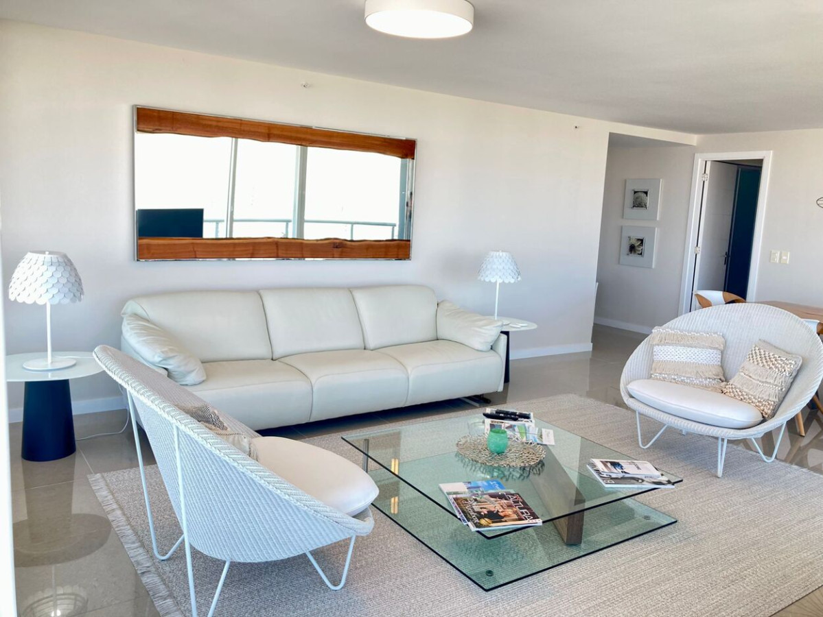 Apartamento ID.645 - Espléndido y Luminoso Apartamento, Vista al Mar, Torre ONE, Punta del Este