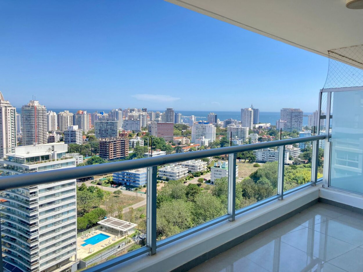 Apartamento ID.645 - Espléndido y Luminoso Apartamento, Vista al Mar, Torre ONE, Punta del Este